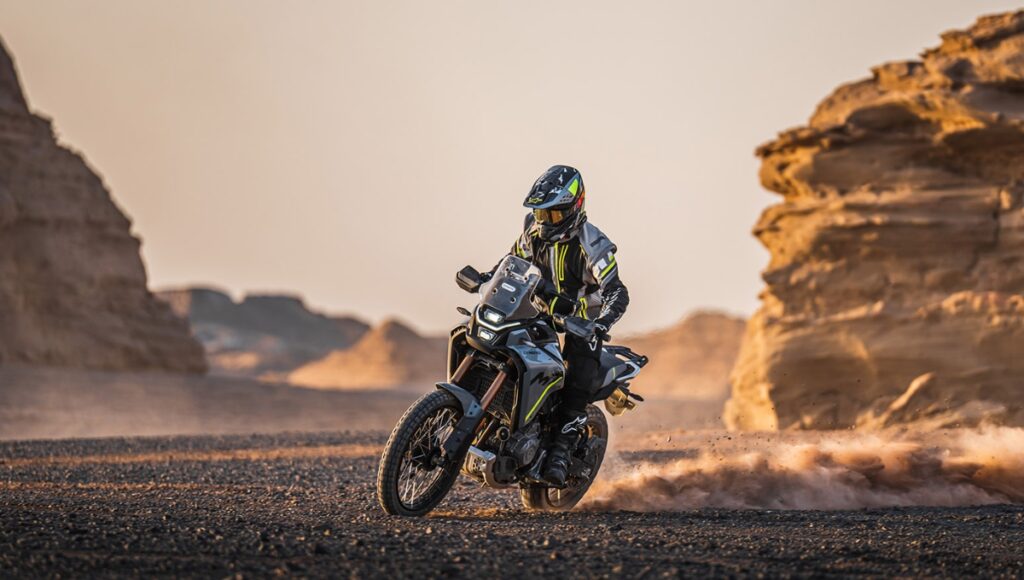 CFMoto 450MT